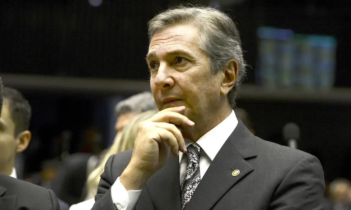 Moraes autoriza Collor a cumprir pena de 8 anos e 10 meses em casa