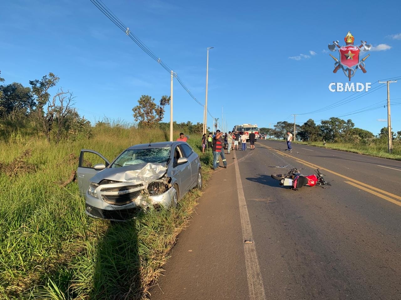 Colisão frontal na DF-290 deixa motociclista gravemente ferido