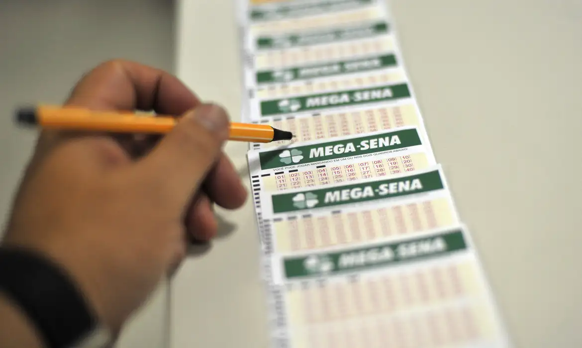 Ninguém acerta a Mega-Sena e prêmio acumula em R$ 45 milhões