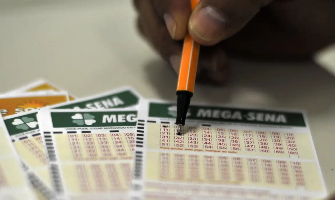 Mega-Sena acumula e próximo prêmio pode chegar a R$ 55 milhões