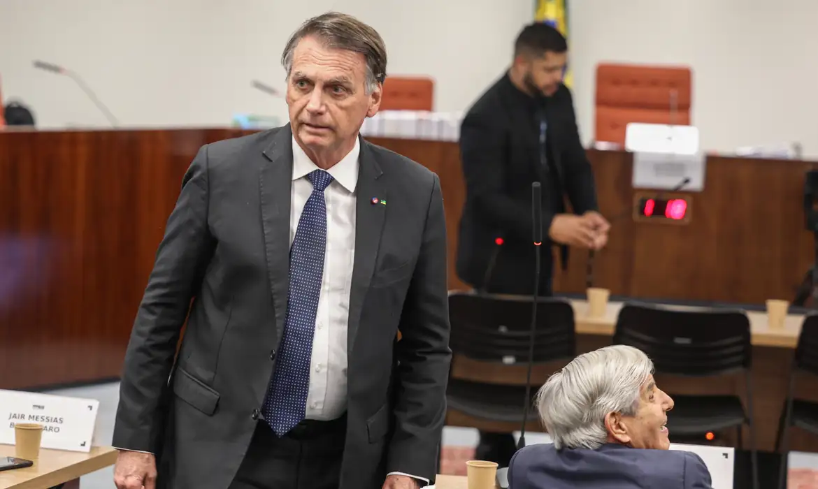Defesa de Bolsonaro pede anulação da delação de Mauro Cid no STF