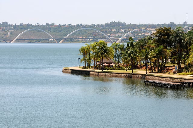 Governador Ibaneis Rocha anuncia construção de duas novas pontes no Lago Sul