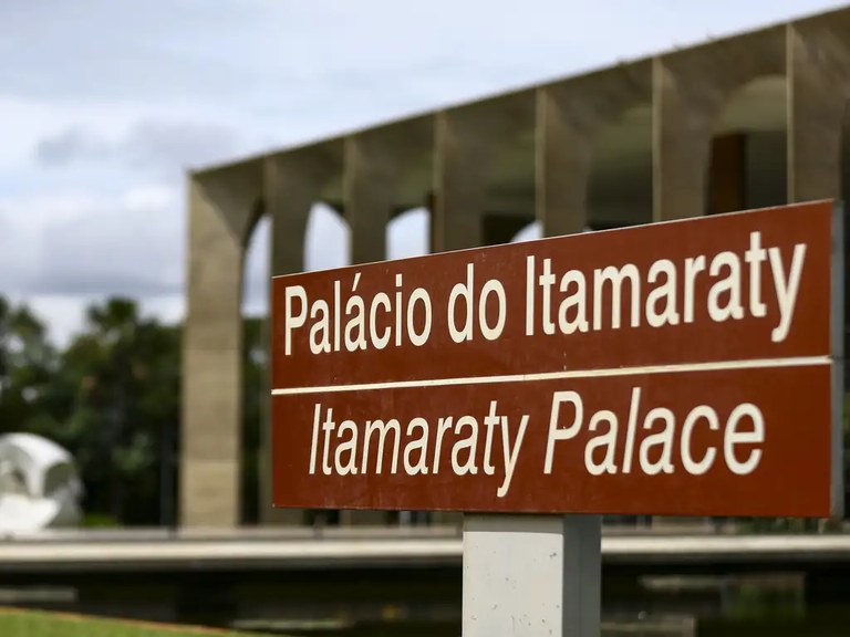 Itamaraty tenta retirada de políticos brasileiros via Jordânia