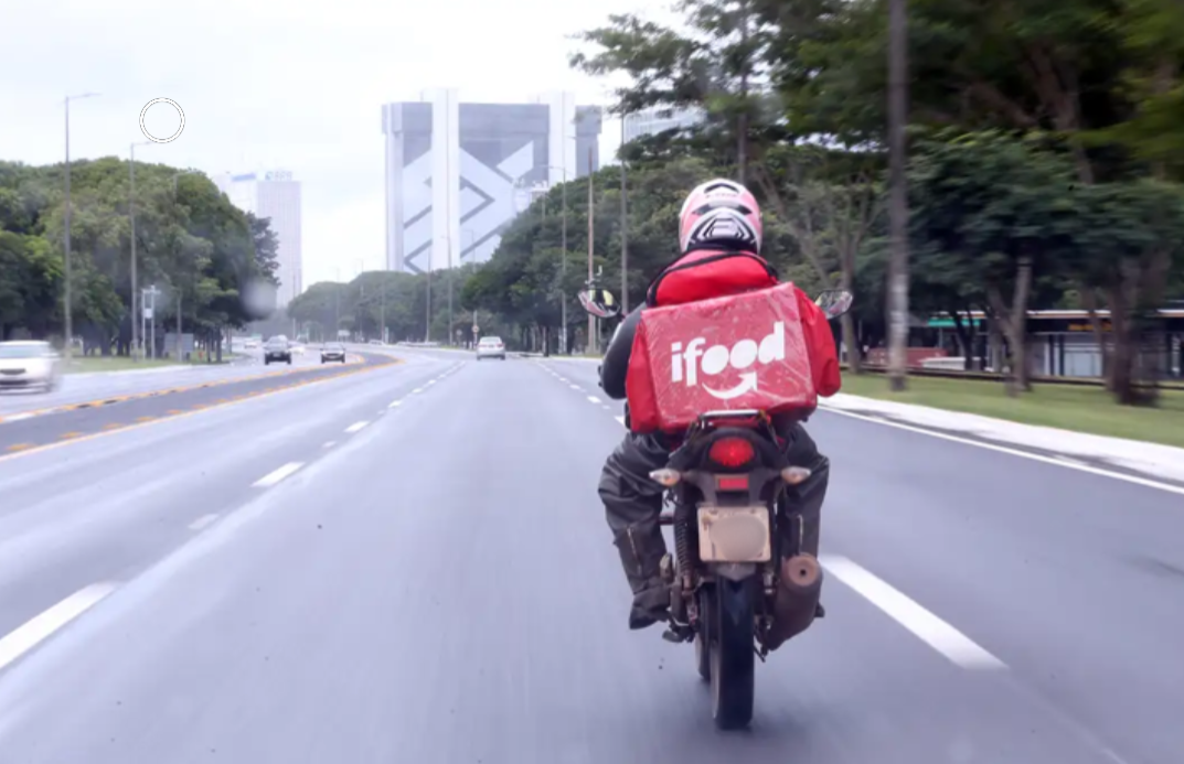 Agressão e insulto a motoboys no DF podem render multa de até R$ 30 mil