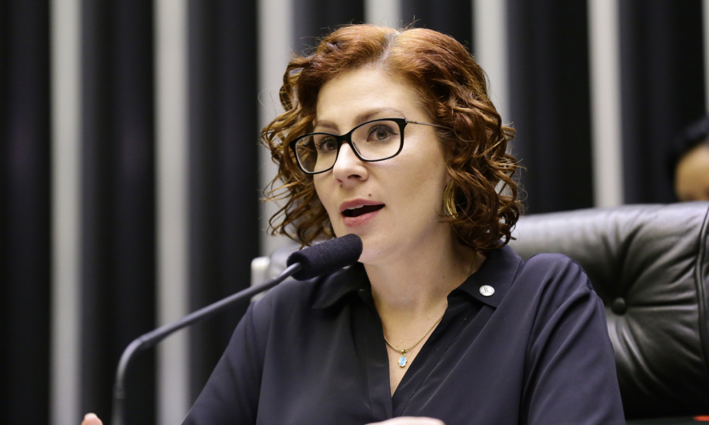 Moraes determina prisão preventiva de Carla Zambelli