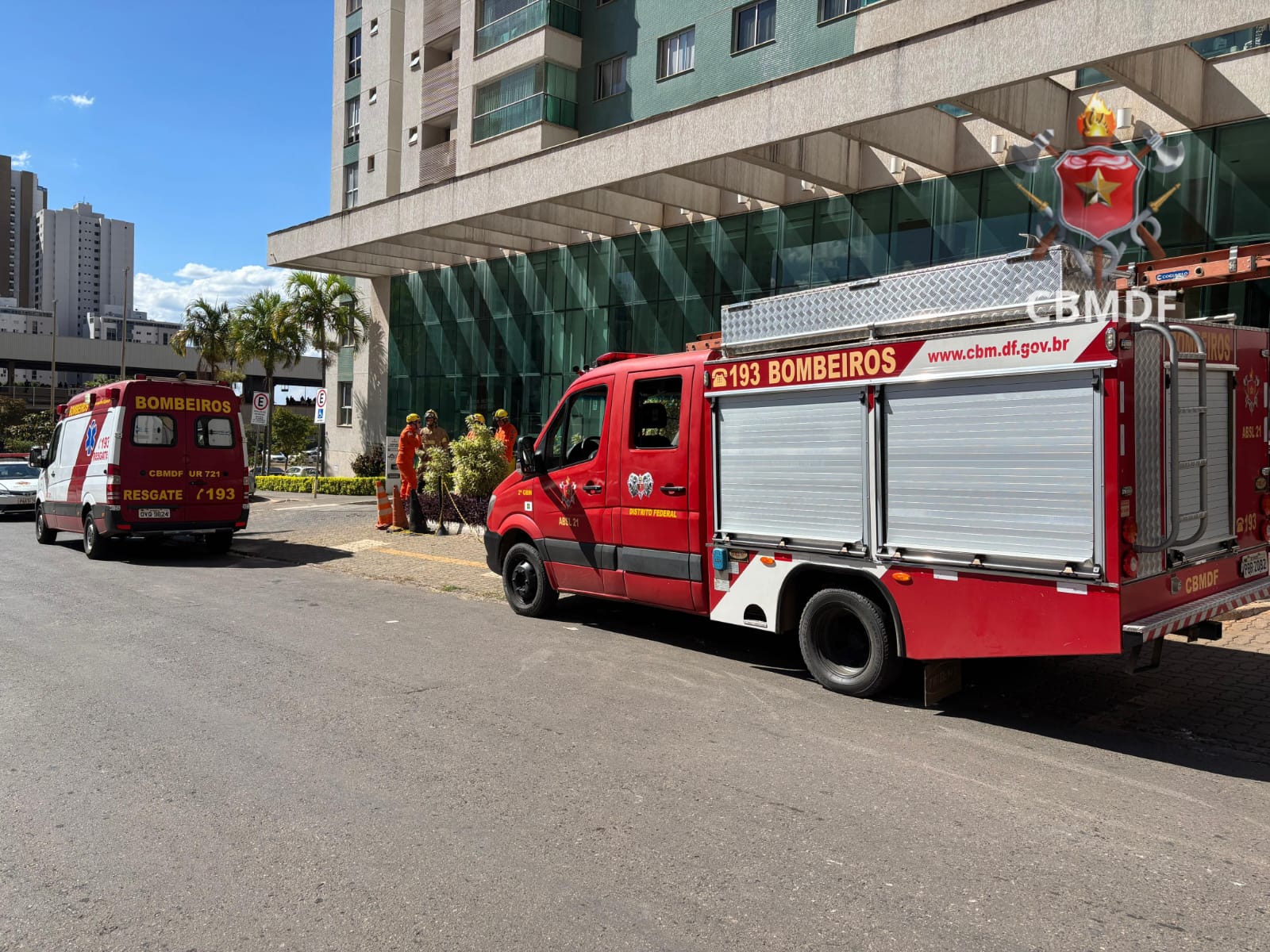 Homem pula do 1º andar para fugir de ataque com faca em Águas Claras
