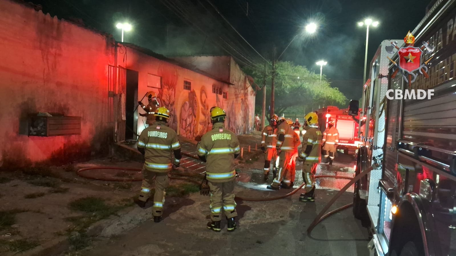 Incêndio atinge residência na Ceilândia e mobiliza Corpo de Bombeiros